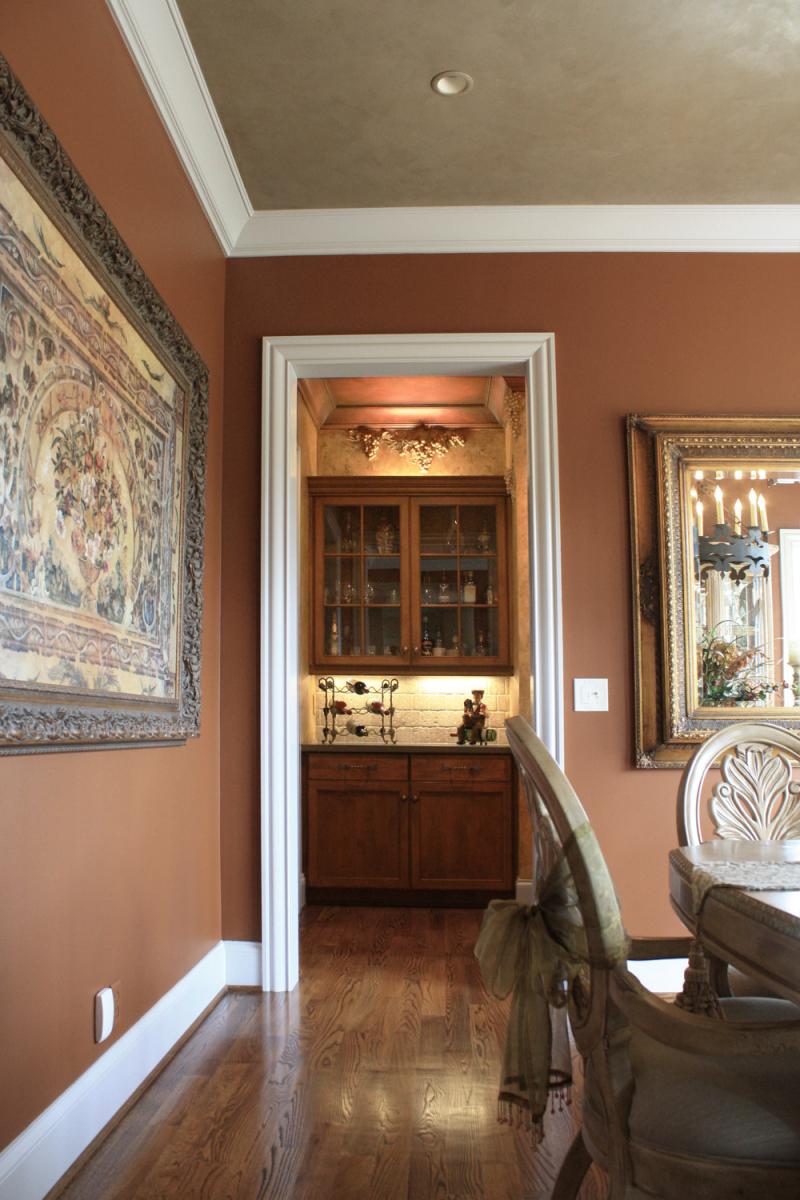 Faux Décor’s sculpted grapes and Tuscany plastered walls and faux copper ceiling for this Brentwood customer’s wine room.