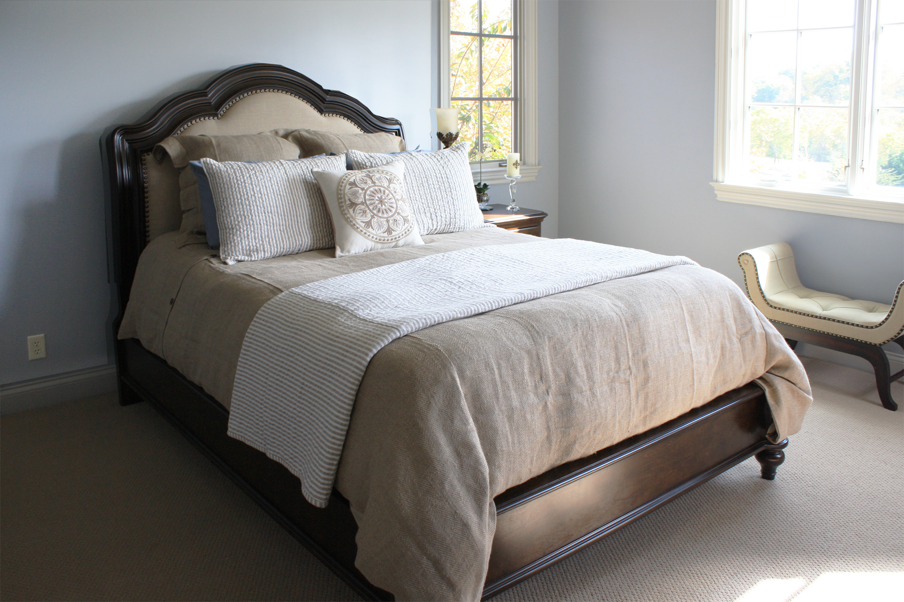 Beautiful custom colored walls in this Brentwood customer’s guest bedroom